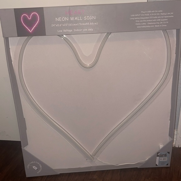 New in box heart neon sign 24x0.6x22 - Picture 1 of 4